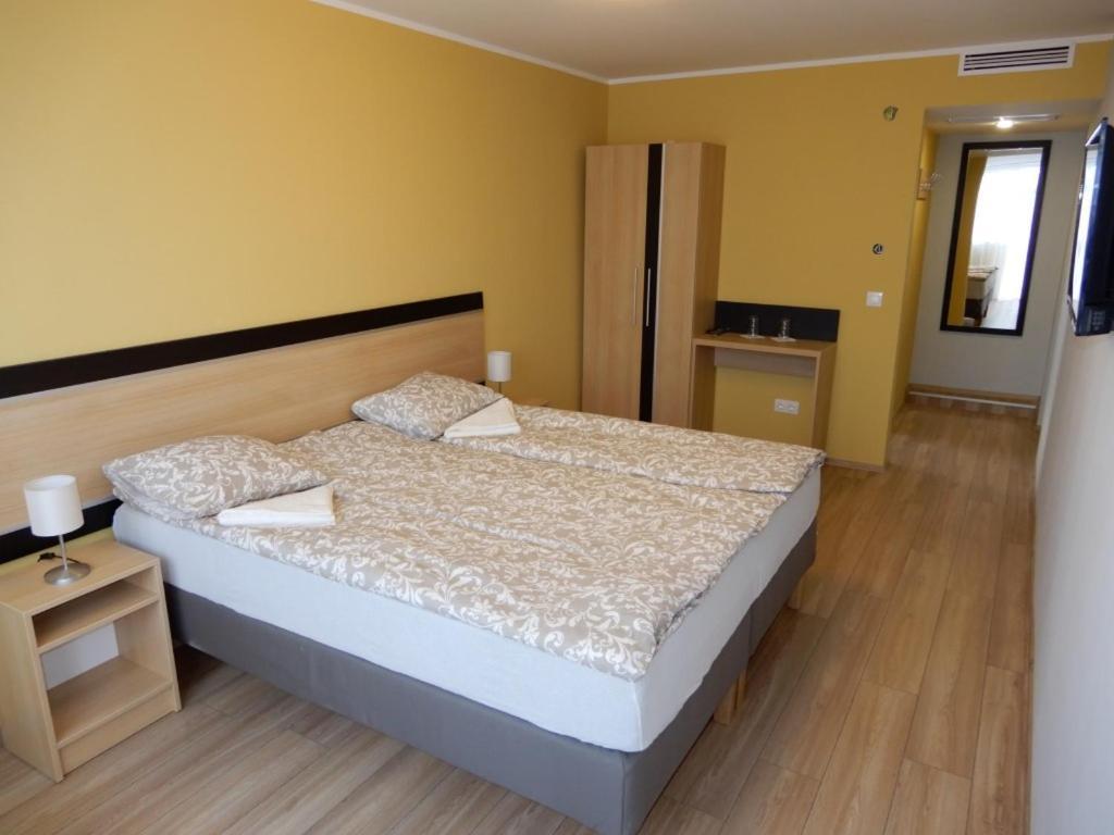 Romahegy Rendezvenyhaz Bed & Breakfast Kaposvar Exterior photo