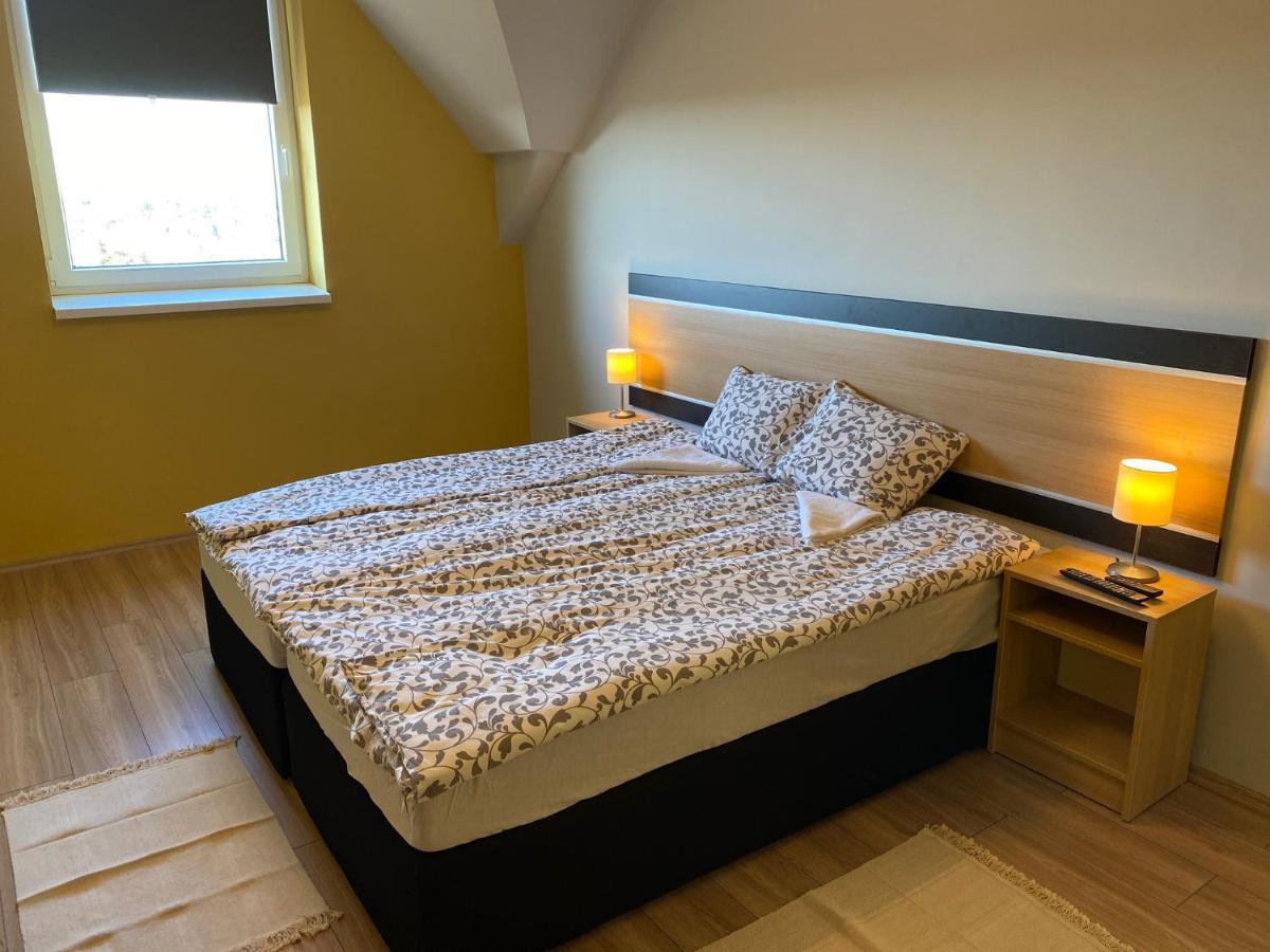 Romahegy Rendezvenyhaz Bed & Breakfast Kaposvar Exterior photo